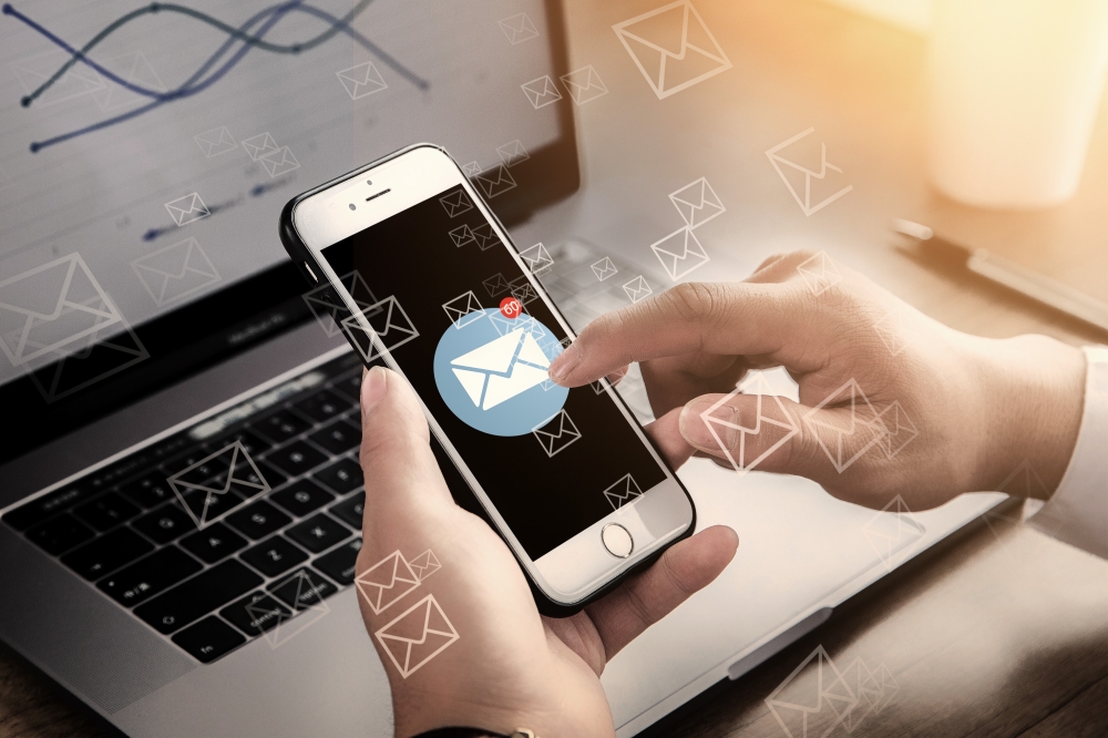 攝圖網(wǎng)_401795147_收發(fā)郵件（企業(yè)商用）.jpg