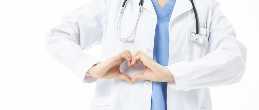 攝圖網(wǎng)_501566368_wx_女性醫(yī)生比愛心（企業(yè)商用）.jpg